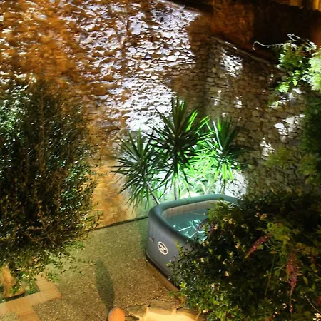 La Folie Des Remparts