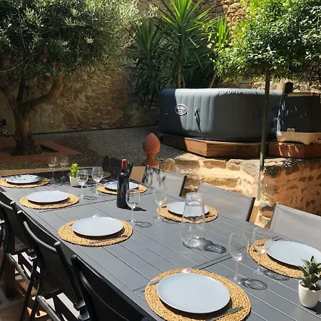 La Folie Des Remparts